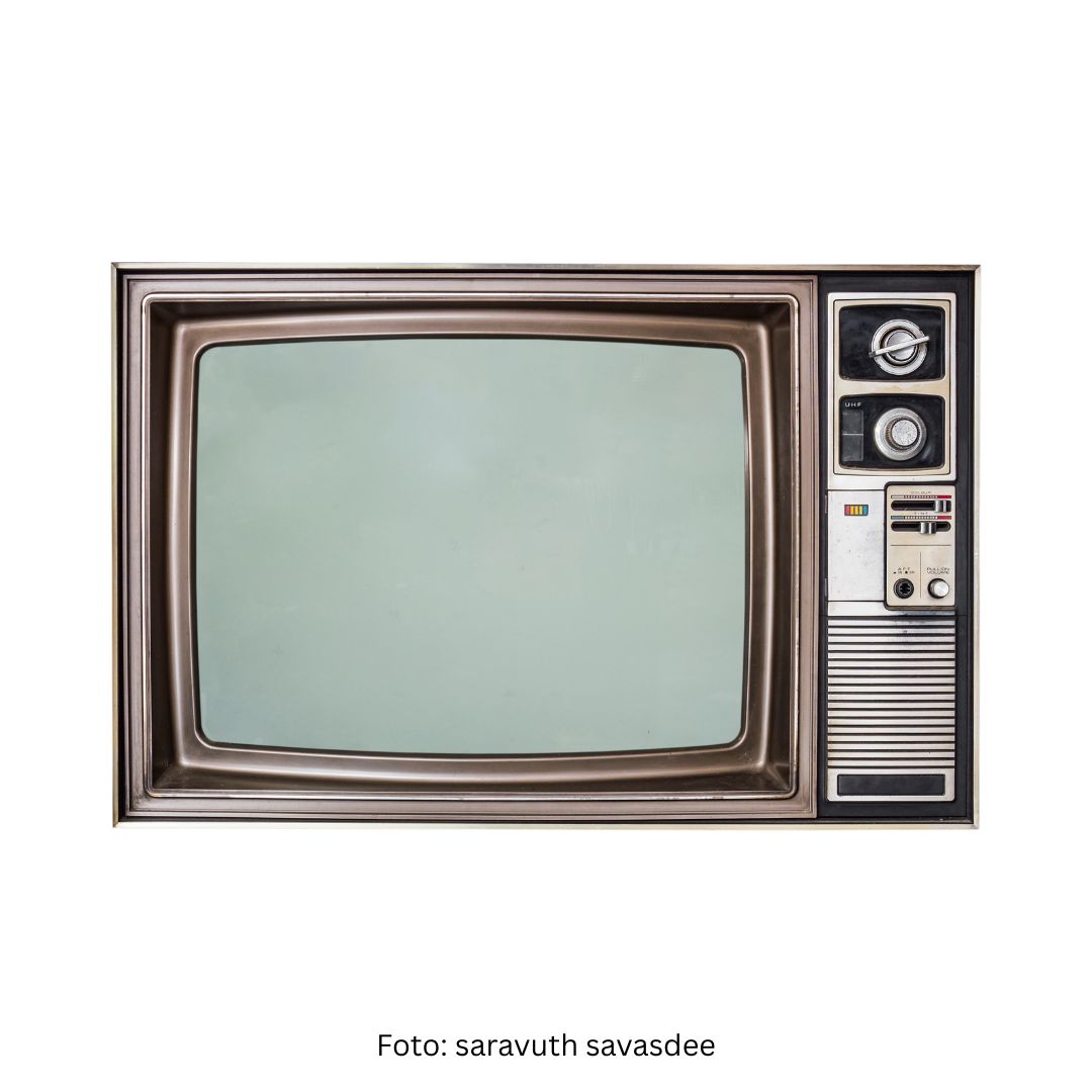 Das Foto zeigt einen alten Fernseher.